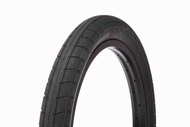 BSD Donnasqueak Tyre Black Wall
