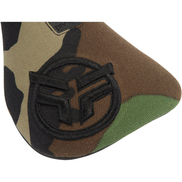 Federal Slim Pivotal Logo Seat Camo / Raised Black Stitching