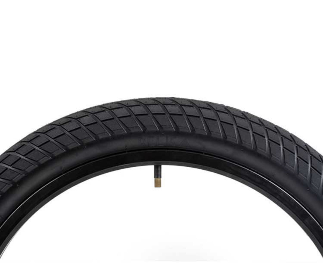 Relic Flatout Tyre 20" x 2.40" Black Wall