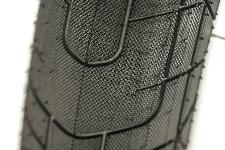 Colony Grip Lock Tyre Steel Bead