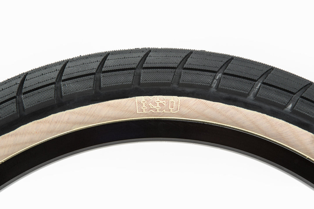 BSD Donnasqueak Tyre Black Tan Wall