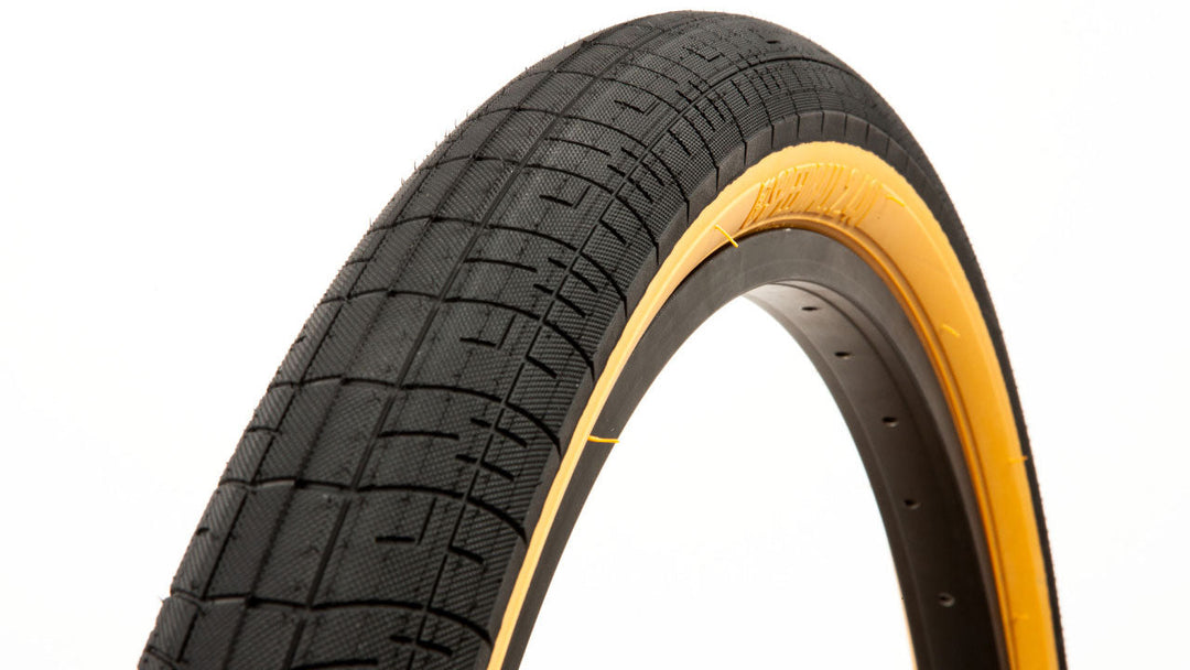 S&M Speedball Tyre 22" Black Wall